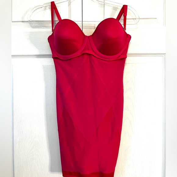 Victoria’s Secret Pink Power Figure Cupped Shaping Slip size 34D - Picture 11 of 15